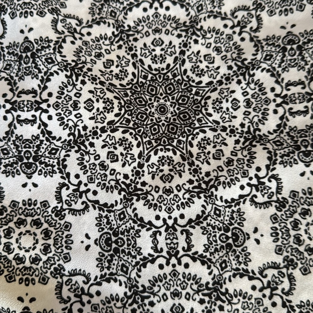 Croft & Barrow Women’s Blouse Size Large Black and White 3/4 sleeves - Picture 4 of 4